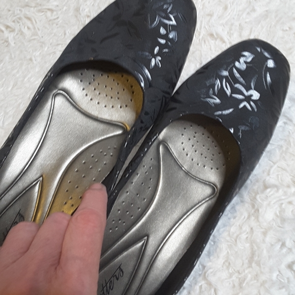 Trotters Lauren embossed textile floral black wedge pump T1110-013 size 10M - Picture 4 of 12